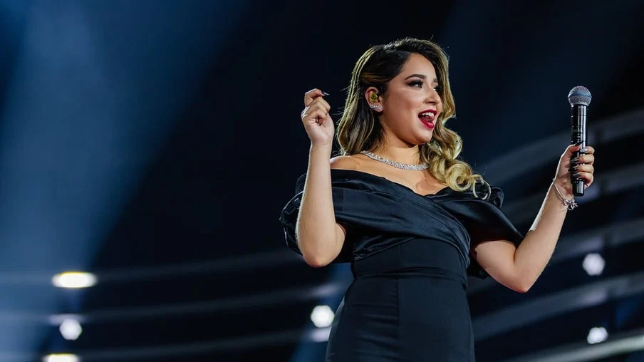 Marília Tavares leva o seu romantismo e voz potente para a Villa Country Marília Tavares leva o seu romantismo e voz potente para a Villa Country