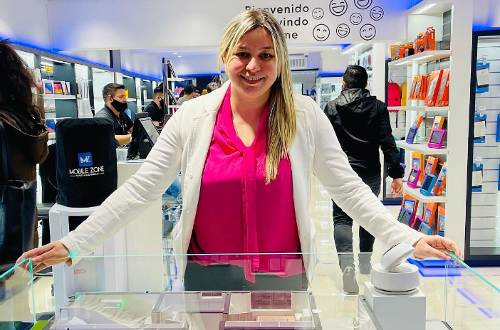 Paola Doldán y Mobile Zone: Innovación Tecnológica en Ciudad del Este, Paraguay.py Paola Doldán y Mobile Zone: Innovación Tecnológica en Ciudad del Este, Paraguay.py