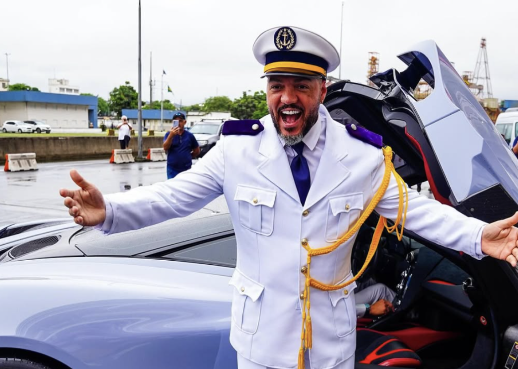 Belo chega ao Porto de Santos em grande estilo a bordo de uma McLaren de R$ 3,5 milhões Belo chega ao Porto de Santos em grande estilo a bordo de uma McLaren de R$ 3,5 milhões