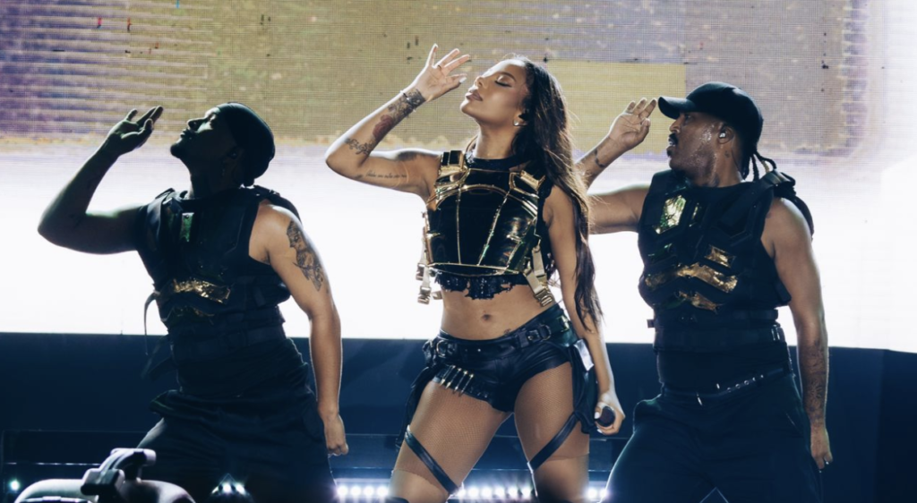 Ludmilla retorna a sua cidade natal com show gratuito e faz referência ao Coachella Ludmilla retorna a sua cidade natal com show gratuito e faz referência ao Coachella