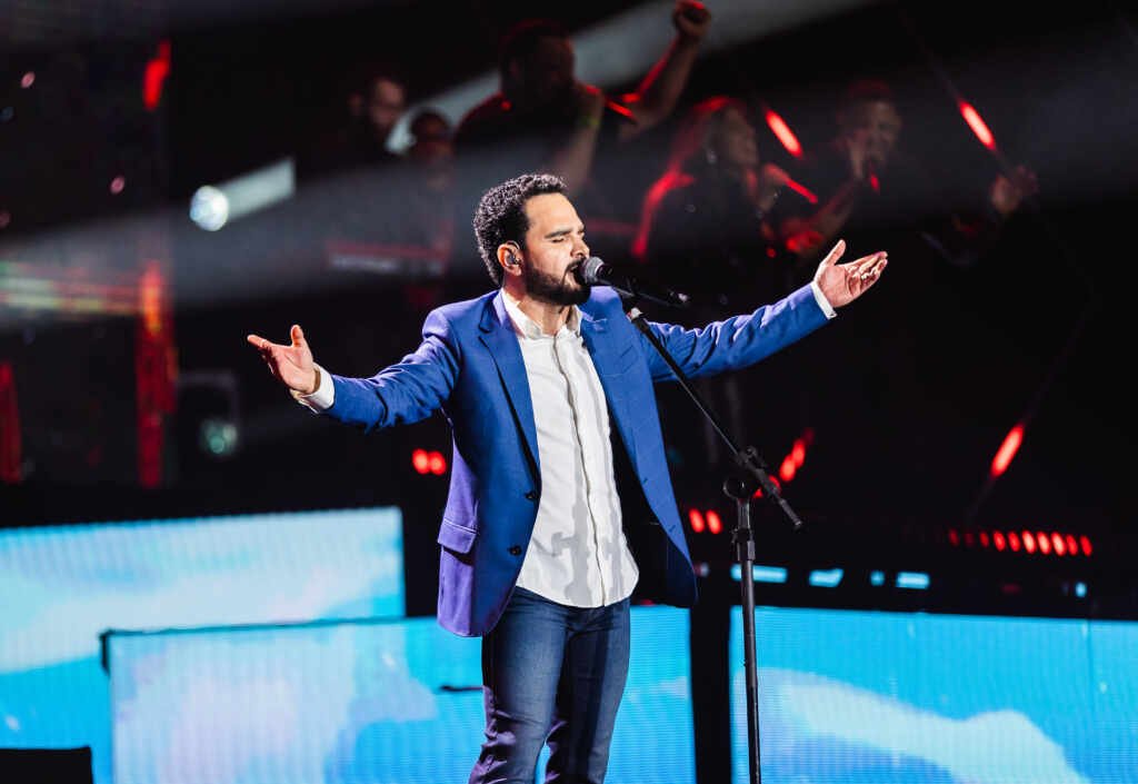 “Vitorioso És”, de Luciano Camargo, alcança números expressivos nas plataformas digitais Luciano Camargo lança “Vai Passar”, primeiro Single de seu novo projeto Gospel, ‘Unidos pela Fé’