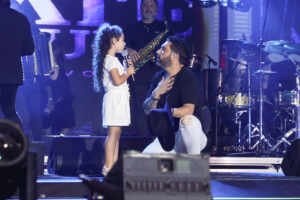 Filha de Edson, da dupla com Hudson, rouba a cena ao cantar no Navio Maiara e Maraisa 24 Filha de Edson, da dupla com Hudson, rouba a cena ao cantar no Navio Maiara e Maraisa