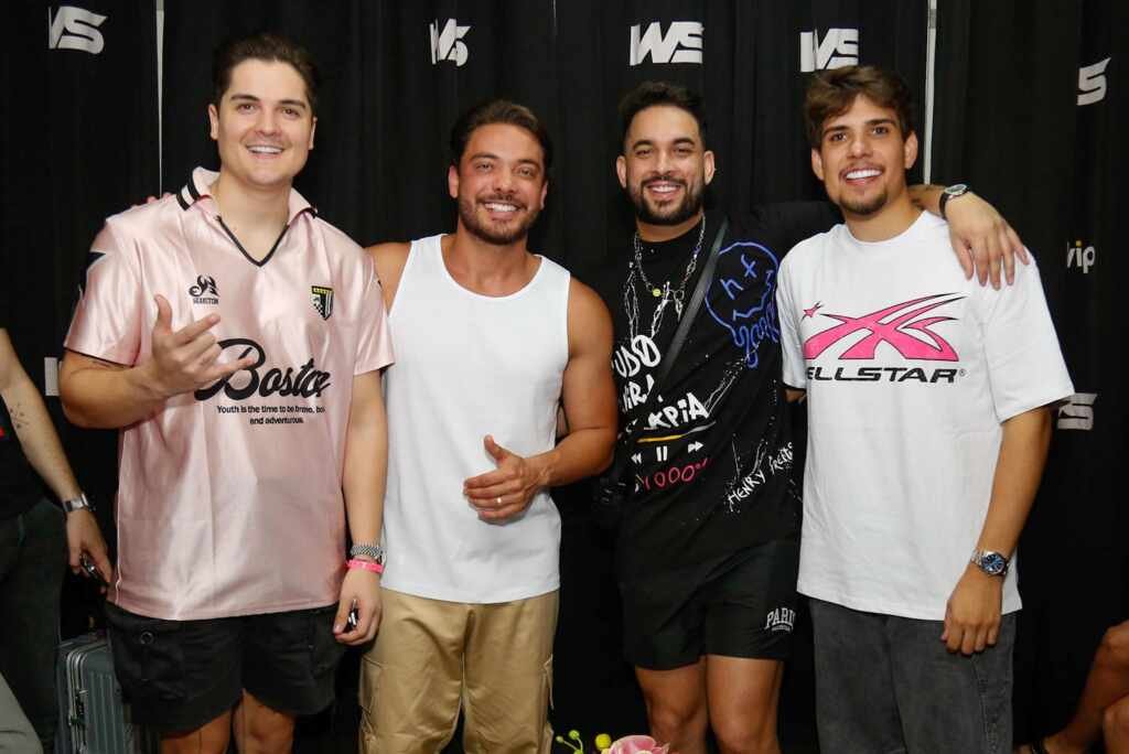 Wesley Safadão agita o Carnatal com participações de Henry Freitas e Durval Lelis Wesley Safadão agita o Carnatal com participações de Henry Freitas e Durval Lelis