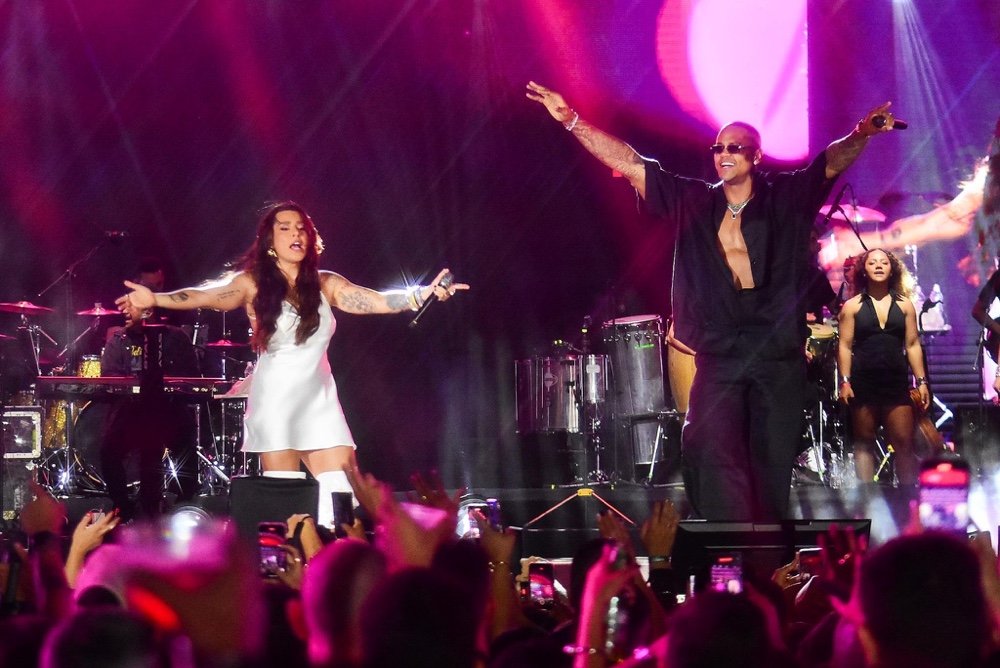 Lauana Prado brilha em apresentação no Navio do Gigante com Léo Santana Lauana Prado brilha em apresentação no Navio do Gigante com Léo Santana