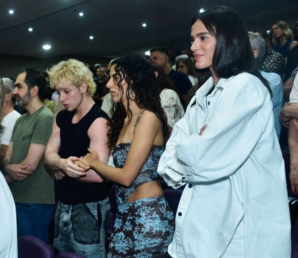 Bruna Marquezine, Marina Sena e Alessandra Negrini brilham em noite de teatro em São Paulo Bruna Marquezine, Marina Sena e Alessandra Negrini brilham em noite de teatro em São Paulo