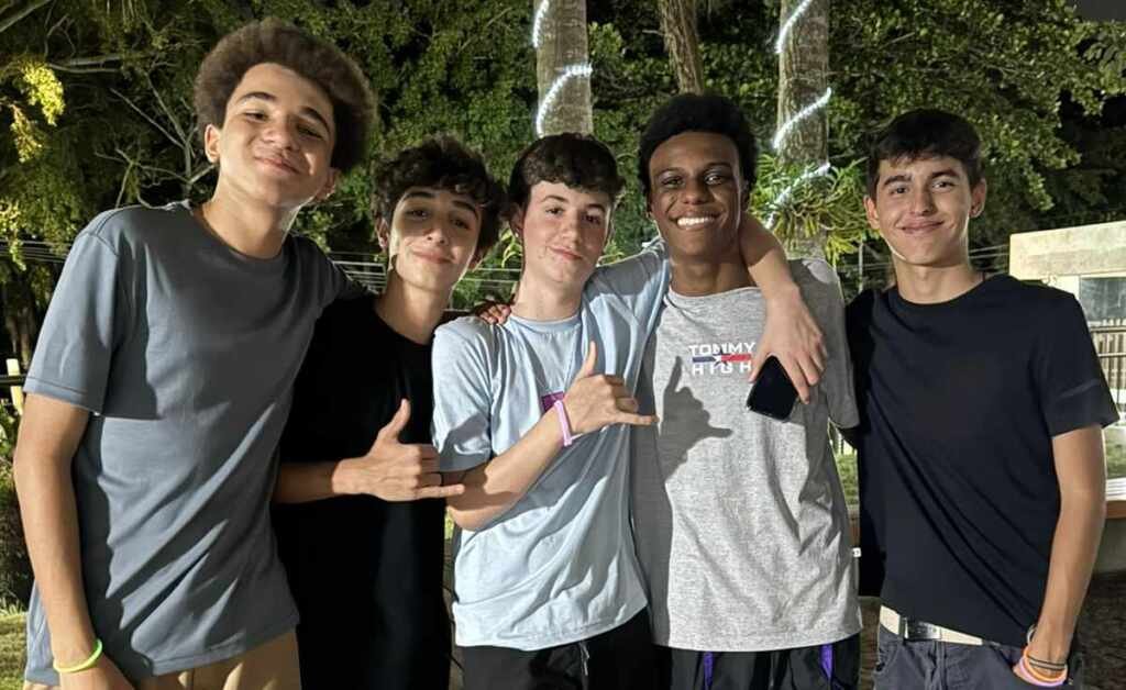 Bernardo Cintra comemora 14 anos com festa no Rio ao lado de amigos e colegas da arte Bernardo Cintra comemora 14 anos com festa no Rio ao lado de amigos e colegas da arte