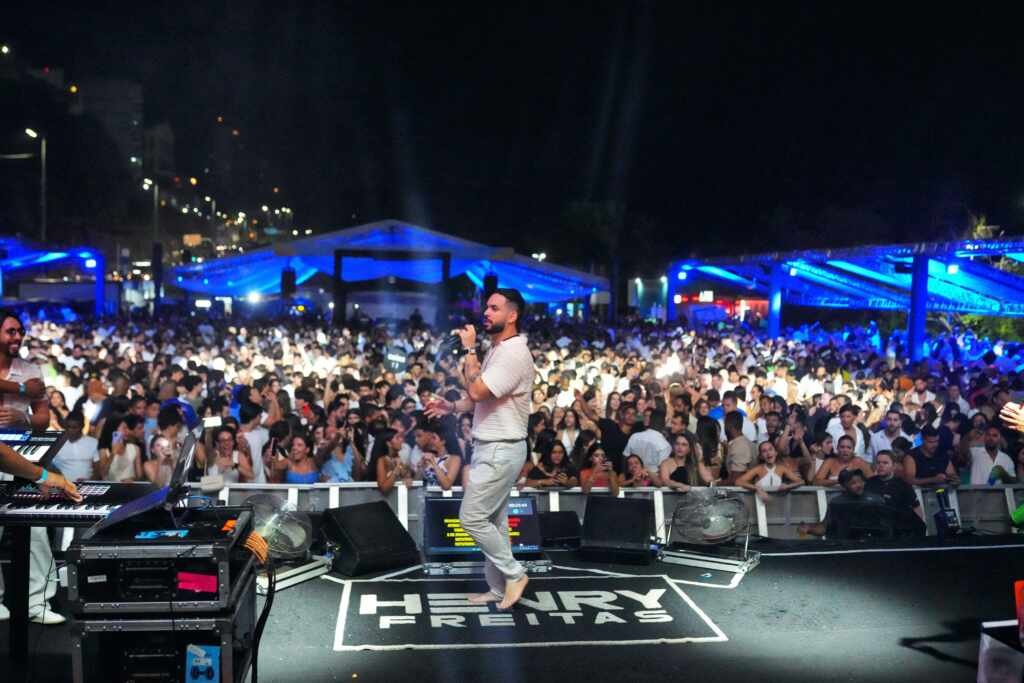 Henry Freitas encanta público com show eletrizante e anúncio para o Carnaval de Salvador Henry Freitas encanta público com show eletrizante e anúncio para o Carnaval de Salvador