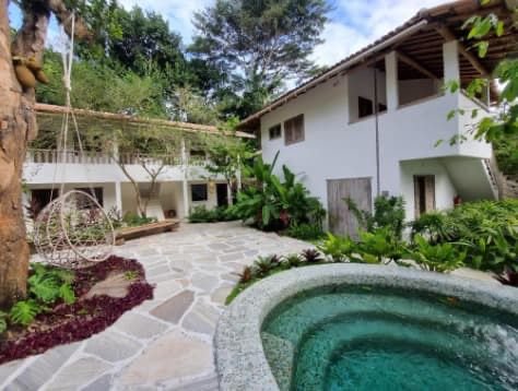 Marca feminina de luxo chega a Trancoso (BA) com loja conceito de alto padrão