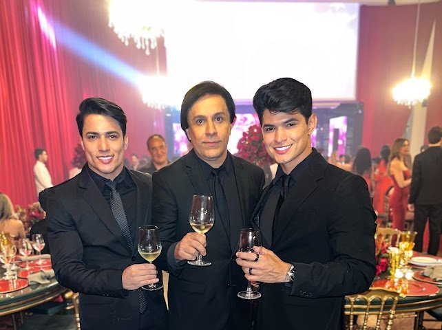 Do humor à música: Tom Cavalcante vira empresário da dupla sertaneja Jonatha e Cristiano Do humor à música: Tom Cavalcante vira empresário da dupla sertaneja Jonatha e Cristiano