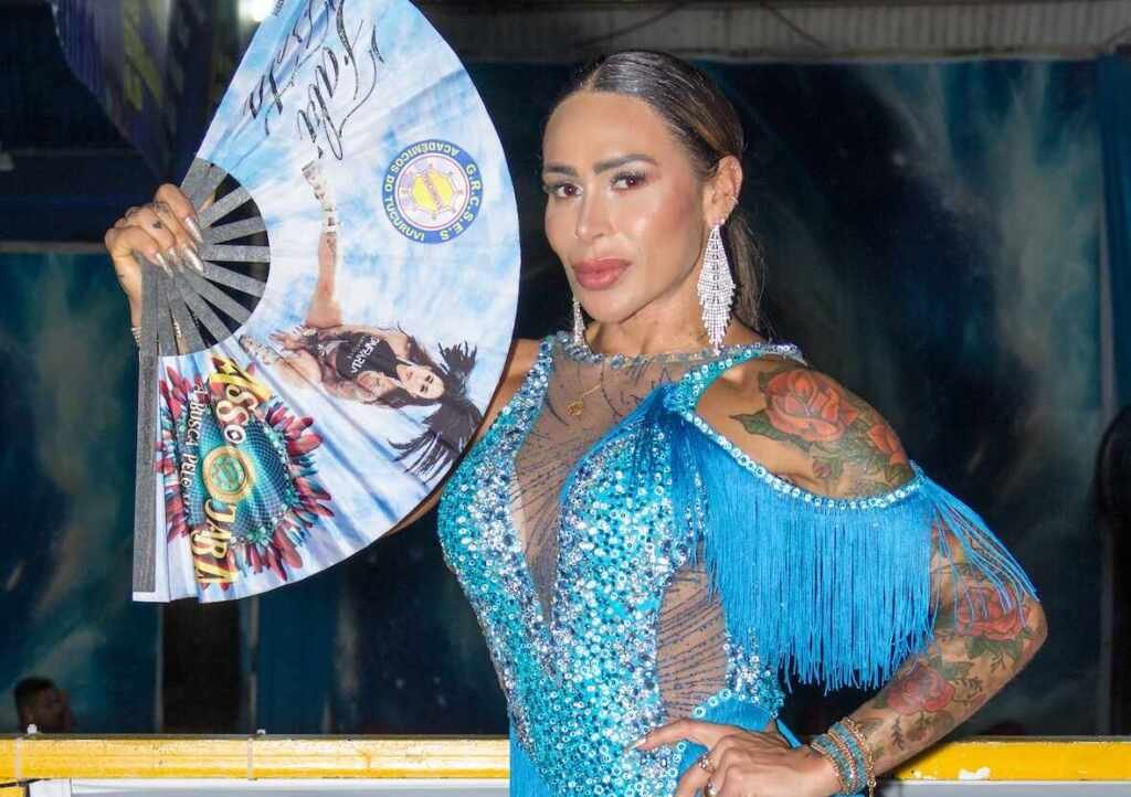Fabi Frota exibe pernas musculosas e torneadas em noite de samba na Tucuruvi em SP Fabi Frota exibe pernas musculosas e torneadas em noite de samba na Tucuruvi em SP