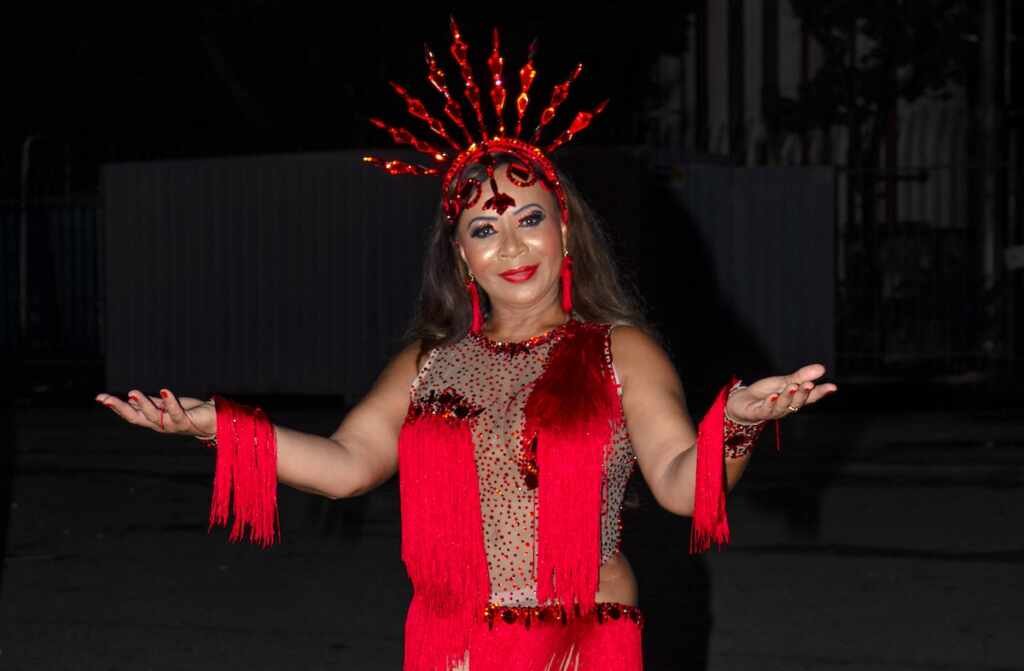 Sonia Olofsson brilha no carnaval: Empresária Sueca desfila com a Acadêmicos do Tucuruvi