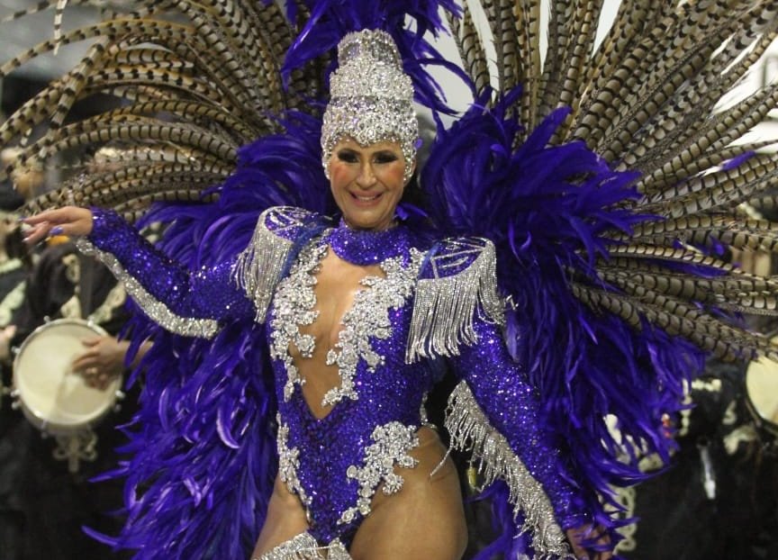Vanessa Aggio, Rainha de Bateria do Camisa 12, brilha como Ogum e garante o vice-campeonato no Acesso II Vanessa Aggio, Rainha de Bateria do Camisa 12, brilha como Ogum e garante o vice-campeonato no Acesso II