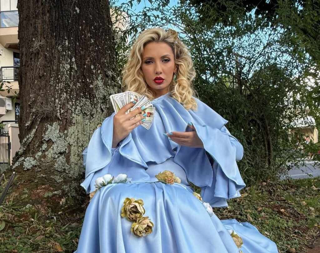 Chaline Grazik escreve carta psicografada para Cristiano Araújo Chaline Grazik escreve carta psicografada para Cristiano Araújo