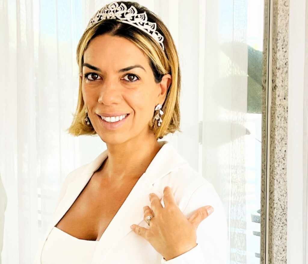Dani Sant’Anna é Duquesa da corte do Carnaval de Boston 2025 e Embaixadora do Samba Internacional” Dani Sant'Anna é Duquesa da corte do Carnaval de Boston 2025 e Embaixadora do Samba Internacional"