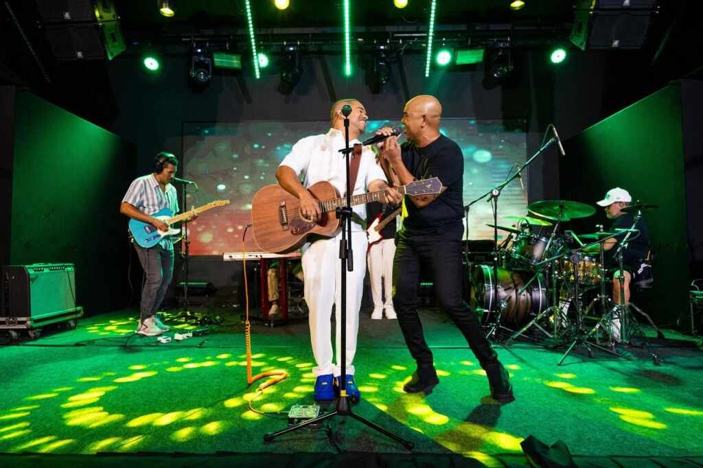 Sandro Nazireu e Mizael Mattos se unem em novo feat para emocionar o Brasil Sandro Nazireu e Mizael Mattos se unem em novo feat para emocionar o Brasil