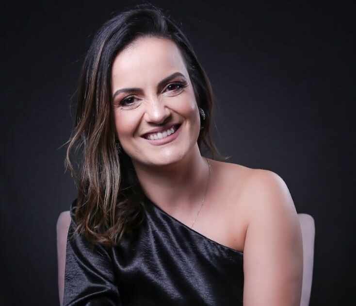 Fátima Corradini promete inspirar e transformar vidas com novo livro “Propósito da Alma” Fátima Corradini promete inspirar e transformar vidas com novo livro "Propósito da Alma"