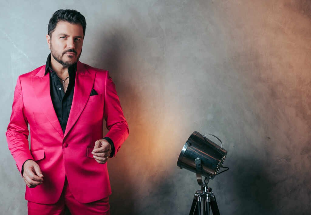 Maurício Manieri apresenta “Classics Super Hits”, seu mais novo espetáculo Maurício Manieri apresenta "Classics Super Hits", seu mais novo espetáculo