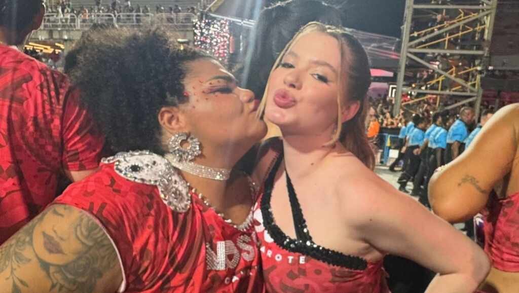 Flora Cruz e Júlia Simoura se reencontram no Carnaval do Rio Flora Cruz e Júlia Simoura se reencontram no Carnaval do Rio