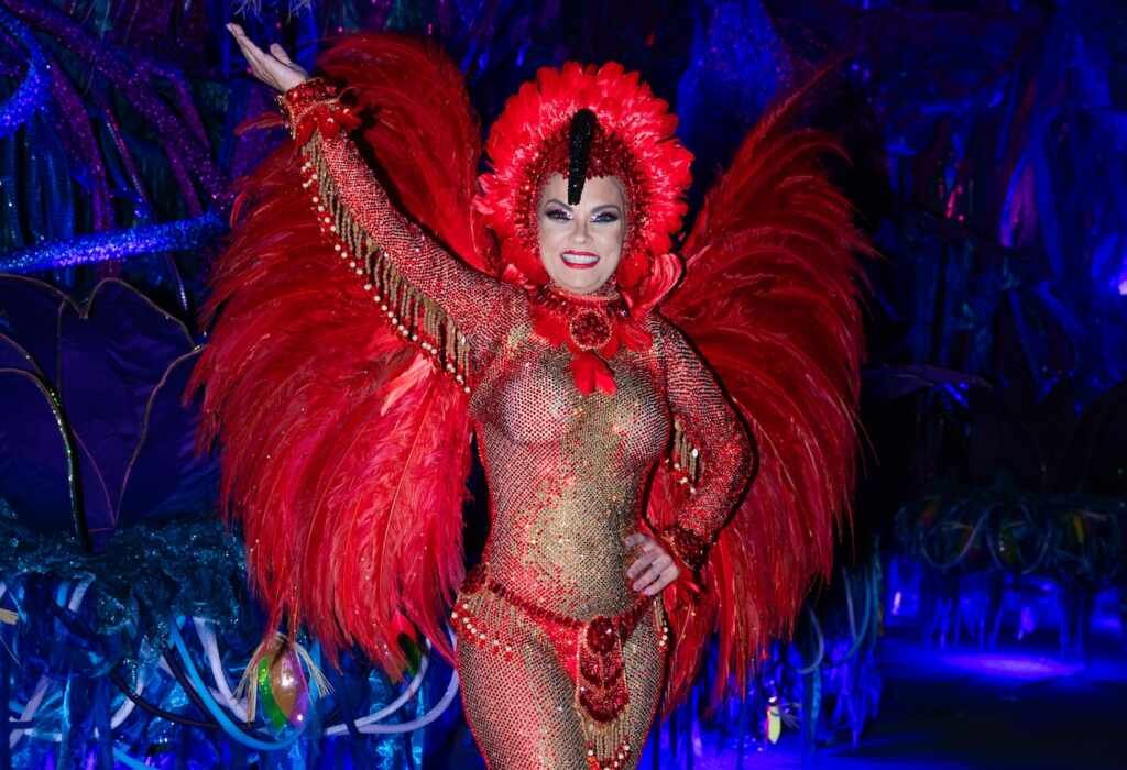 Empresária Santista Milene Gonzalez, brilha no Acadêmicos do Tucuruvi representando o esplendoroso Guará Vermelho Empresária Santista Milene Gonzalez, brilha no Acadêmicos do Tucuruvi representando o esplendoroso Guará Vermelho