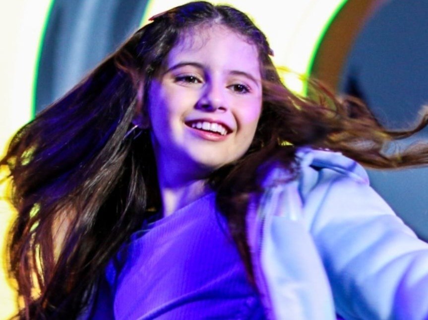 Carolina Ferreira, a jovem sensação do pop brasileiro, se prepara para brilhar na The Choice RJ Carolina Ferreira, a jovem sensação do pop brasileiro, se prepara para brilhar na The Choice RJ