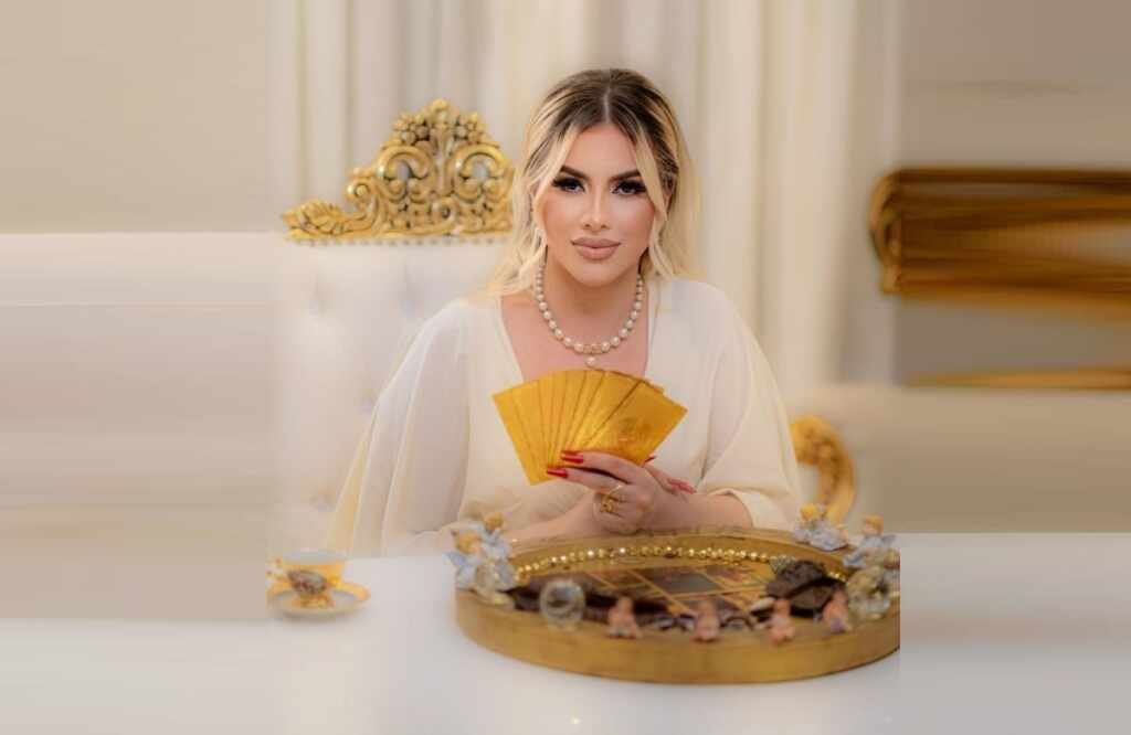 Espiritualista Angelina, dirigente do “Centro de Autoajuda Espiritual”, uma das casas de axé mais prestigiadas da Bahia Espiritualista Angelina, dirigente do “Centro de Autoajuda Espiritual”, uma das casas de axé mais prestigiadas da Bahia