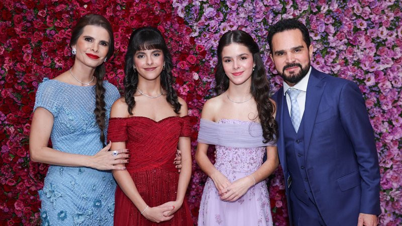 Luciano Camargo celebra os 15 anos das filhas gêmeas com festa luxuosa em São Paulo Luciano Camargo celebra os 15 anos das filhas gêmeas com festa luxuosa em São Paulo