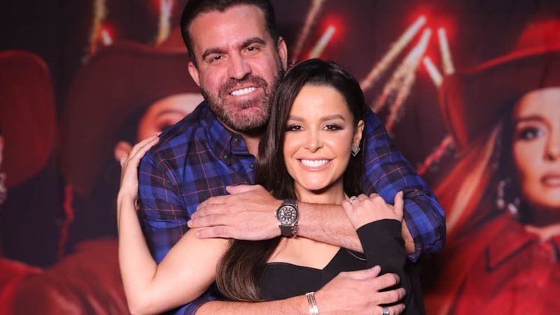 Maraisa e Fernando Mocó reatam e são flagrados aos beijos em show Maraisa e Fernando Mocó reatam e são flagrados aos beijos em show