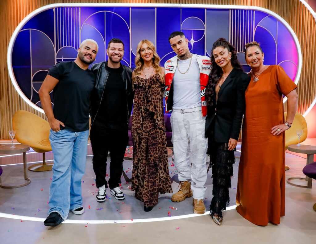 Virginia se emociona com surpresa de aniversário no Sabadou Virginia se emociona com surpresa de aniversário no Sabadou