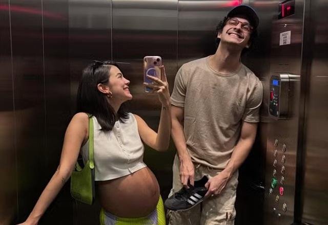 Manu Gavassi dá à luz sua primeira filha com o modelo Jullio Reis Manu Gavassi dá à luz sua primeira filha com o modelo Jullio Reis