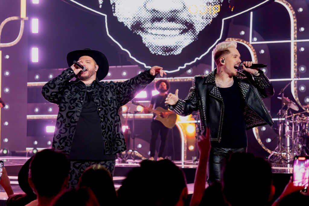 Com mensagem sobre amor próprio, Felipe & Rodrigo lançam “Pega o Beco”