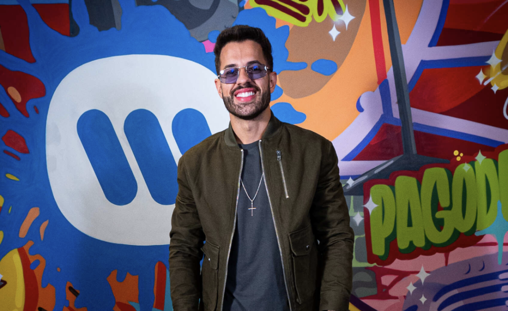 Bruno Rosa fecha contrato com a Warner Music e inicia nova fase de sua carreira musical Bruno Rosa fecha contrato com a Warner Music e inicia nova fase de sua carreira musical
