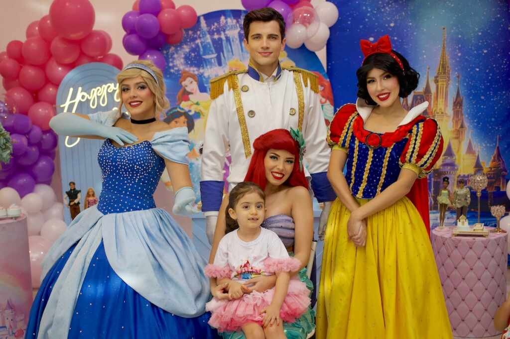 Bianca a pequena afilhada do apresentador Fernando Fernandes, comemora 4 anos em grande estilo Bianca a pequena afilhada do apresentador Fernando Fernandes, comemora 4 anos em grande estilo