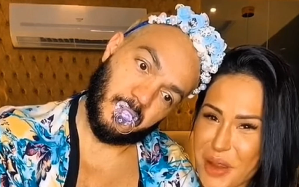 Gracyanne Barbosa reposta vídeo hilário de Belo como bebê reborn Gracyanne Barbosa reposta vídeo hilário de Belo como bebê reborn
