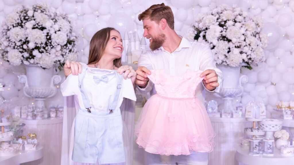 Paulinha Leite revela felicidade em dose dupla: gêmeos a caminho! Paulinha Leite revela felicidade em dose dupla: gêmeos a caminho!