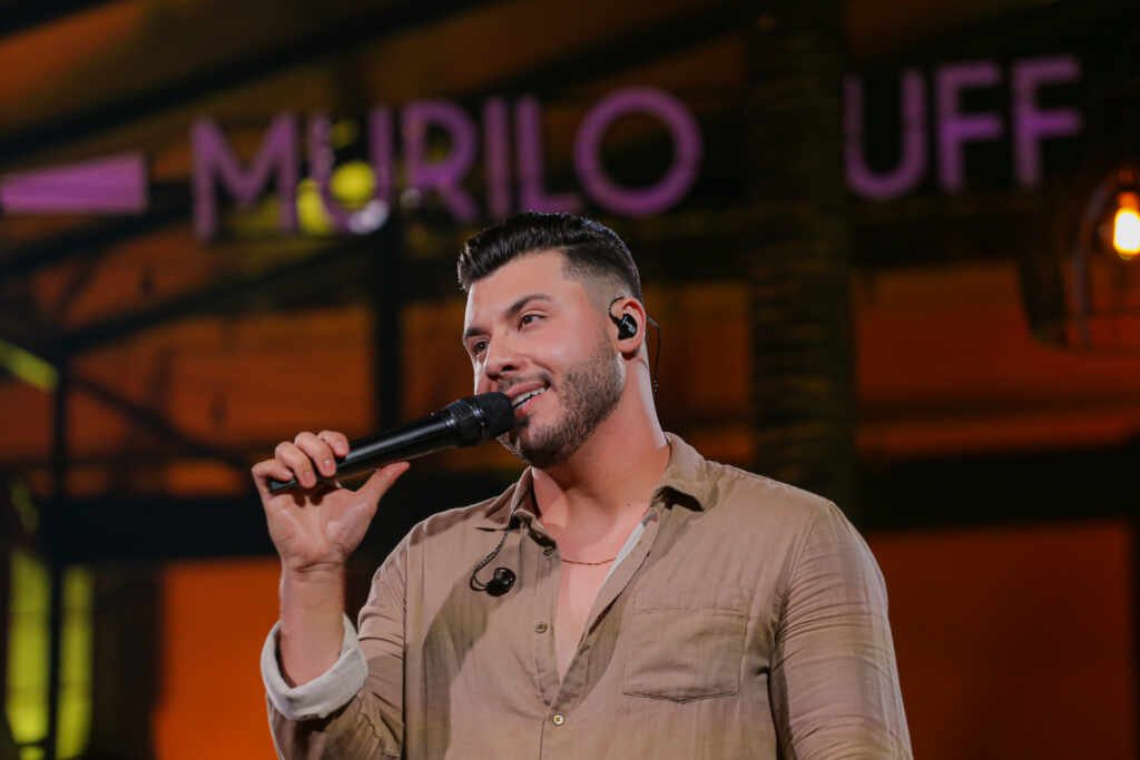 Murilo Huff presenteia fã cantora, com música e videoclipe pagos por ele Murilo Huff presenteia fã cantora, com música e videoclipe pagos por ele