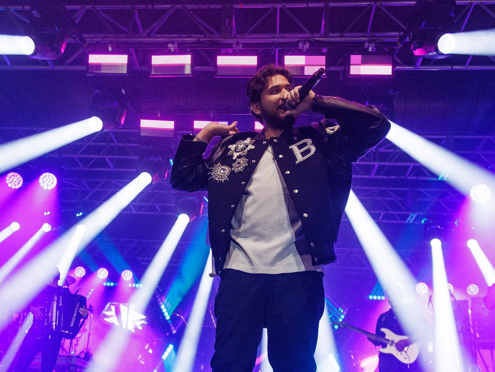 Gustavo Mioto dá início à turnê Atemporal com show lotado em São Paulo 28 Desanexadas