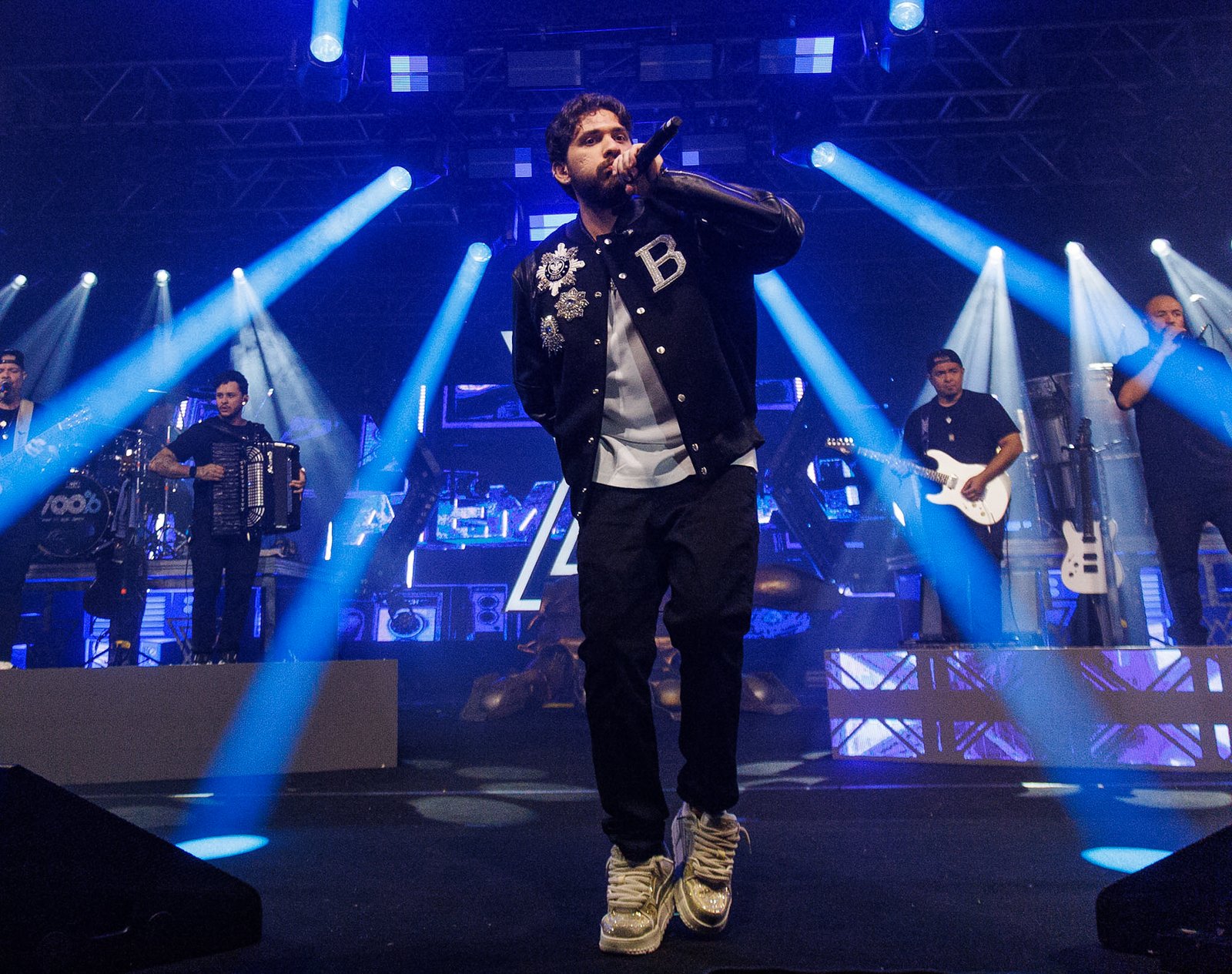 Gustavo Mioto dá início à turnê Atemporal com show lotado em São Paulo 26 Desanexadas