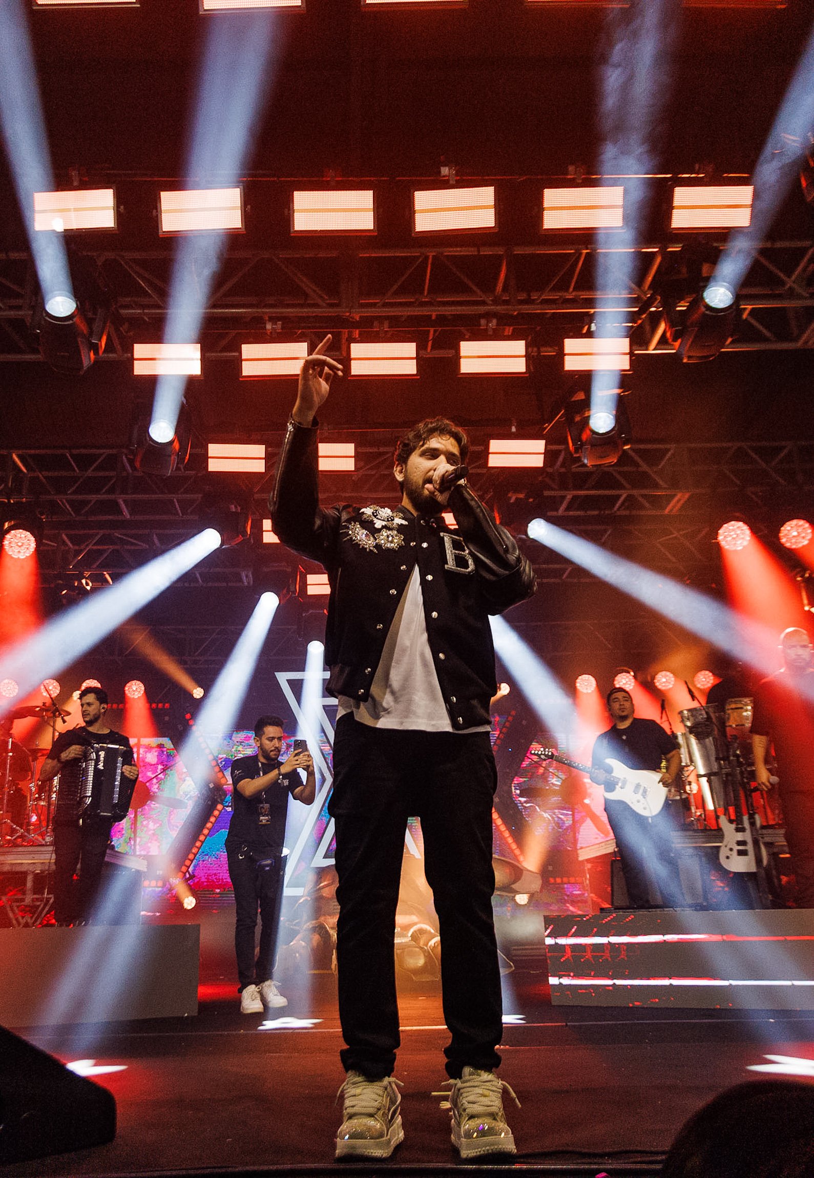 Gustavo Mioto dá início à turnê Atemporal com show lotado em São Paulo 31 Desanexadas
