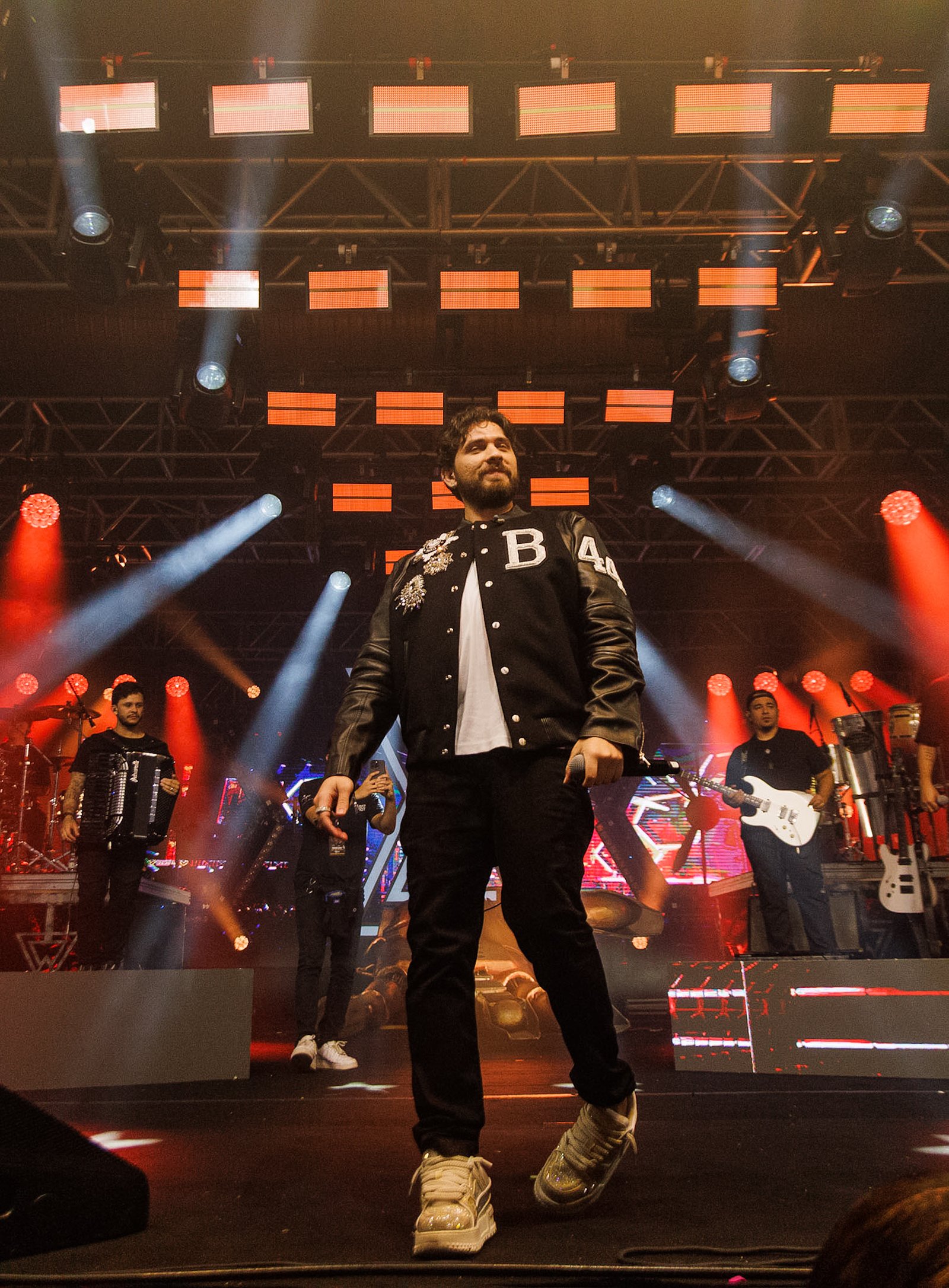 Gustavo Mioto dá início à turnê Atemporal com show lotado em São Paulo 32 Desanexadas
