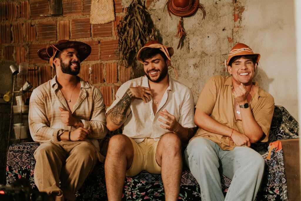 Kadu Martins se une a Henry Freitas e Nuzio Medeiros na envolvente “Ritmo da Sanfoninha” Kadu Martins se une a Henry Freitas e Nuzio Medeiros na envolvente “Ritmo da Sanfoninha”