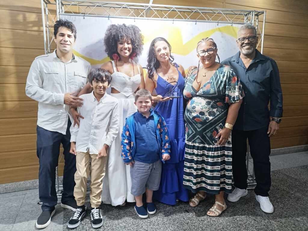 Tatiana Breia recebe prêmio especial valorizando sua luta pela educação e inclusão no carnaval Tatiana Breia recebe prêmio especial valorizando sua luta pela educação e inclusão no carnaval
