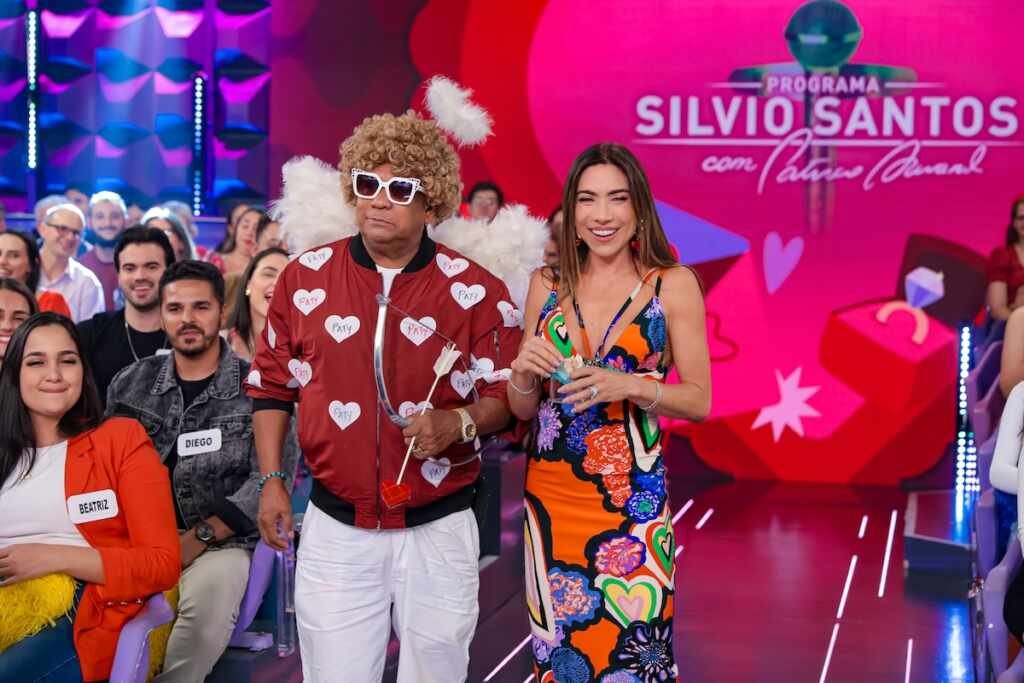Patricia Abravanel transforma o palco em cenário de amor com plateia formada por casais Patricia Abravanel transforma o palco em cenário de amor com plateia formada por casais