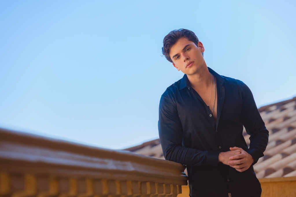 João Henrique apresenta música que promete ecoar “Em todo Lugar” João Henrique apresenta música que promete ecoar “Em todo Lugar”