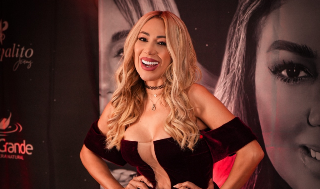 Taty Girl arrasta multidão e tem show com portões fechados no São João de Campina Grande Taty Girl arrasta multidão e tem show com portões fechados no São João de Campina Grande