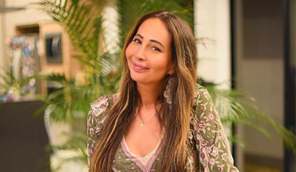 Amanda Fróes celebra sucesso nas redes e desabafa sobre transição e polêmicas Amanda Fróes celebra sucesso nas redes e desabafa sobre transição e polêmicas
