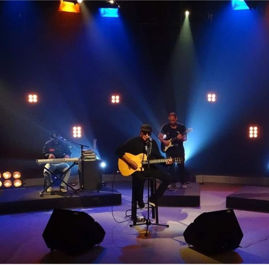 Após superar AVC, Bebeto recebe homenagem por sua história no Samba-Rock Após superar AVC, Bebeto recebe homenagem por sua história no Samba-Rock