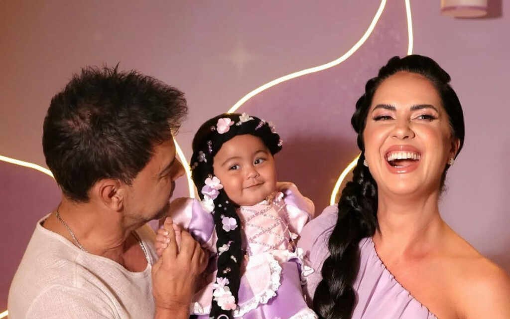 Zezé Di Camargo e Graciele Lacerda comemoram 7 meses da filha Clara com tema Rapunzel Zezé Di Camargo e Graciele Lacerda comemoram 7 meses da filha Clara com tema Rapunzel