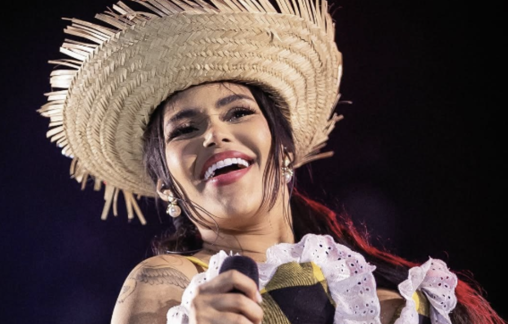 Após sete anos, Flay retorna aos palcos com São João intenso e shows eletrizantes Após sete anos, Flay retorna aos palcos com São João intenso e shows eletrizantes