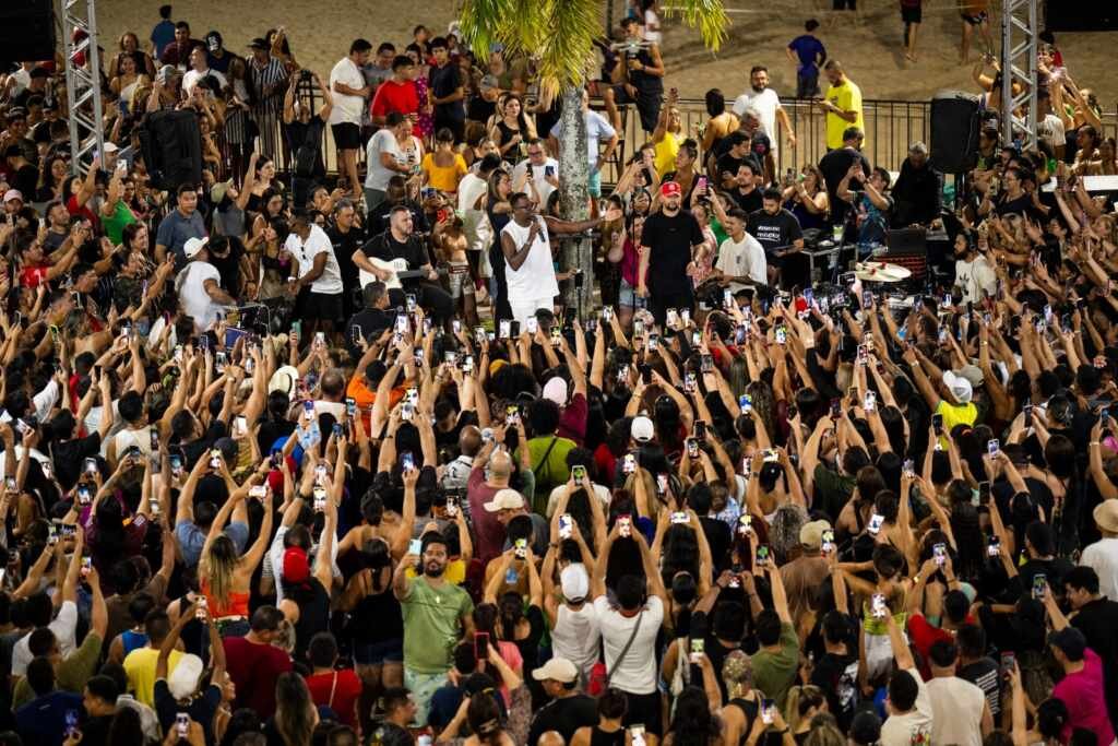 Mumuzinho volta a Manaus e faz show surpresa gratuito para mais de oito mil pessoas Mumuzinho volta a Manaus e faz show surpresa gratuito para mais de oito mil pessoas