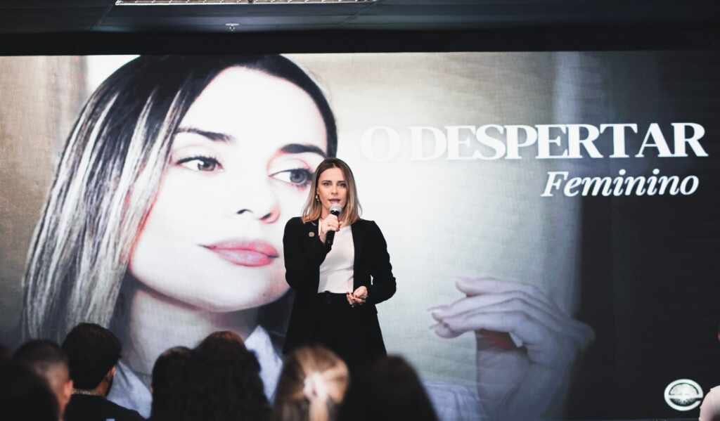 Jhulie Campello: a mentora que está transformando vidas Jhulie Campello: a mentora que está transformando vidas